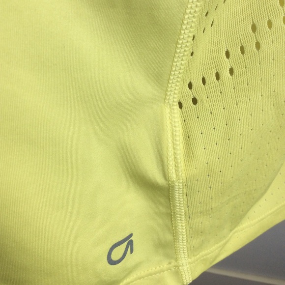 Gap Workout top - Picture 2 of 4